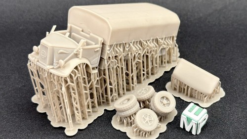 72011532_BianchTruck_Complete_1-72_1.jpg