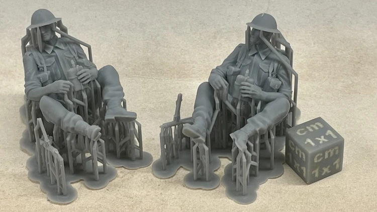WWII_ŻołnierzBrytyjski_SiedzącyZManierką.jpg